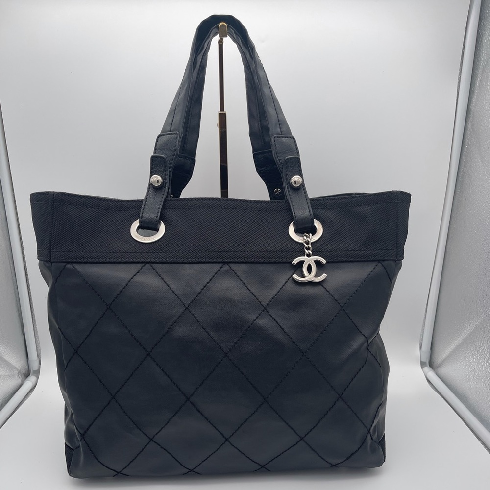 🔴Sold🔴CHANEL
Coated Canvas Quilted Biarritz Tote
